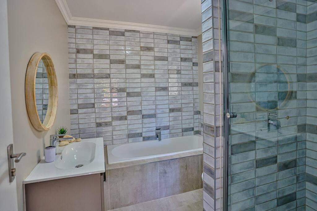 Large Sea View, Walk To Eateries, Loadshed Free Apartment Ballito Exterior photo